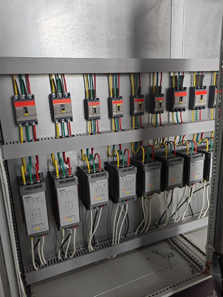 电力调解器负载电压加不上去是什么原因？