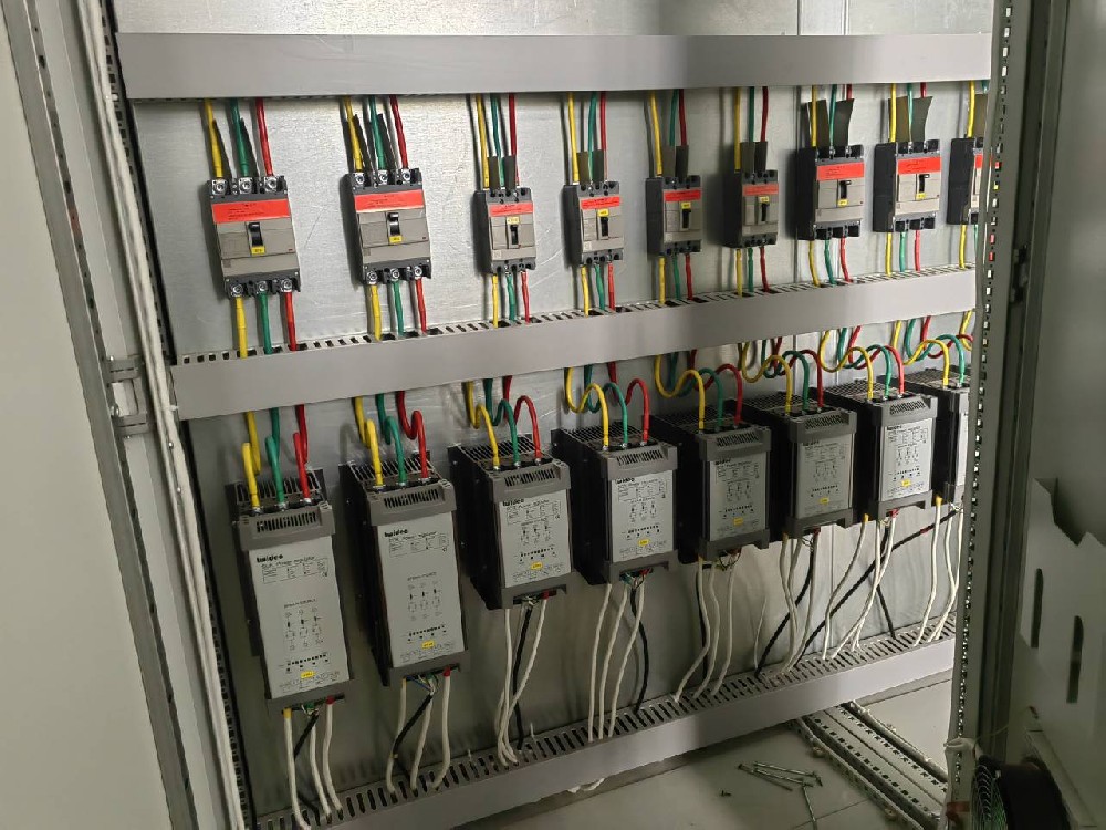 交流电力调解器和直流电力调解器的事情原理有哪些要害区别？