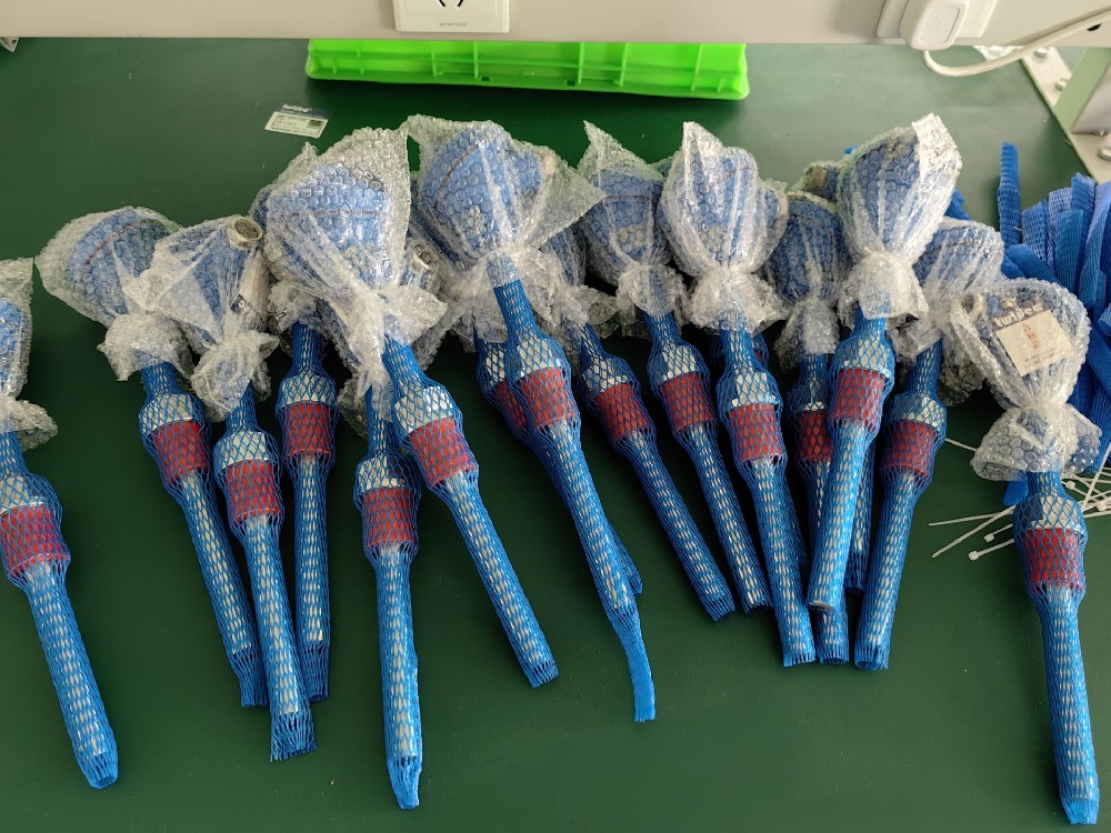 在工业自动化中，，热电阻是怎样与控制系统集成的，，以实现温度控制和监测？