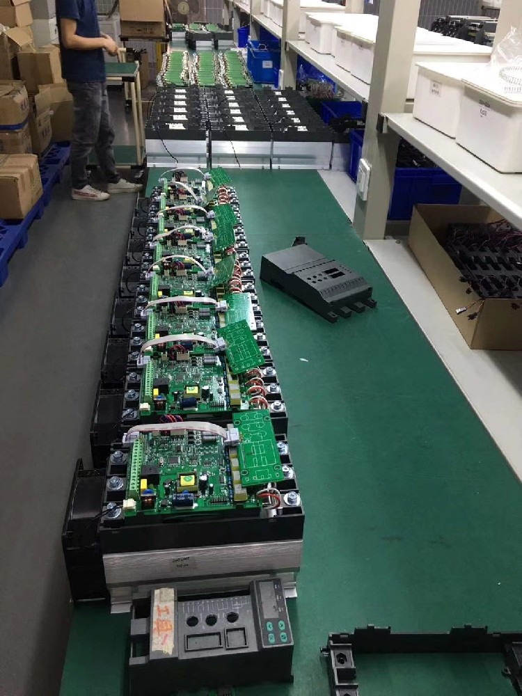 当电力调解器接入的电网保存三相不平衡时，会爆发什么效果及怎样解决？