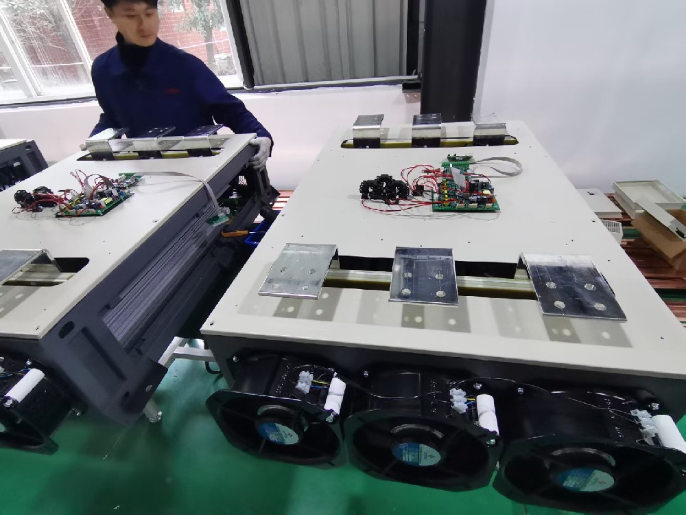 电力调解器在海优势电场的应用中，怎样应对湿润、、、高盐等卑劣情形？