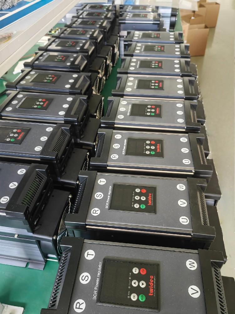 有没有步伐降低电力调解器运行时的噪音？？