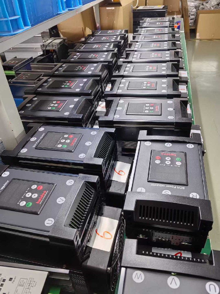 实验将电力调解器与新的负载装备毗连，，，却无法正常事情，，，该从哪些方面排查兼容性问题？？